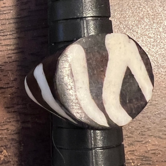 Bone Kenyan Ring - Leopard Design - Picture 1 of 2